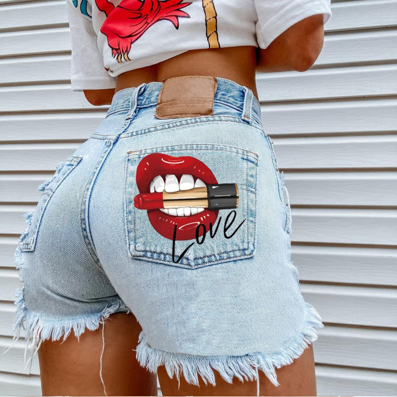 Street Fashion Denim - 夏のトレンドレディースリップスティックストリートスタイルシャッタードデニムショーツ口噛み効果カジュアルジーンズファッションアクセサリー