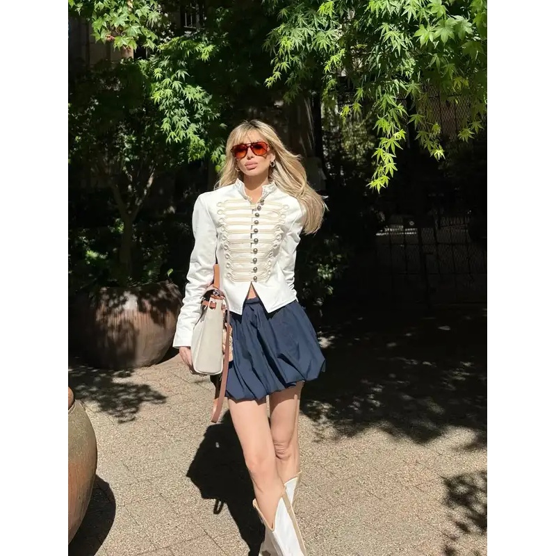 ミニマリストな白いスタンドカラージャケット、クリーンな仕立て - Street Fashion Events のレビューと価格