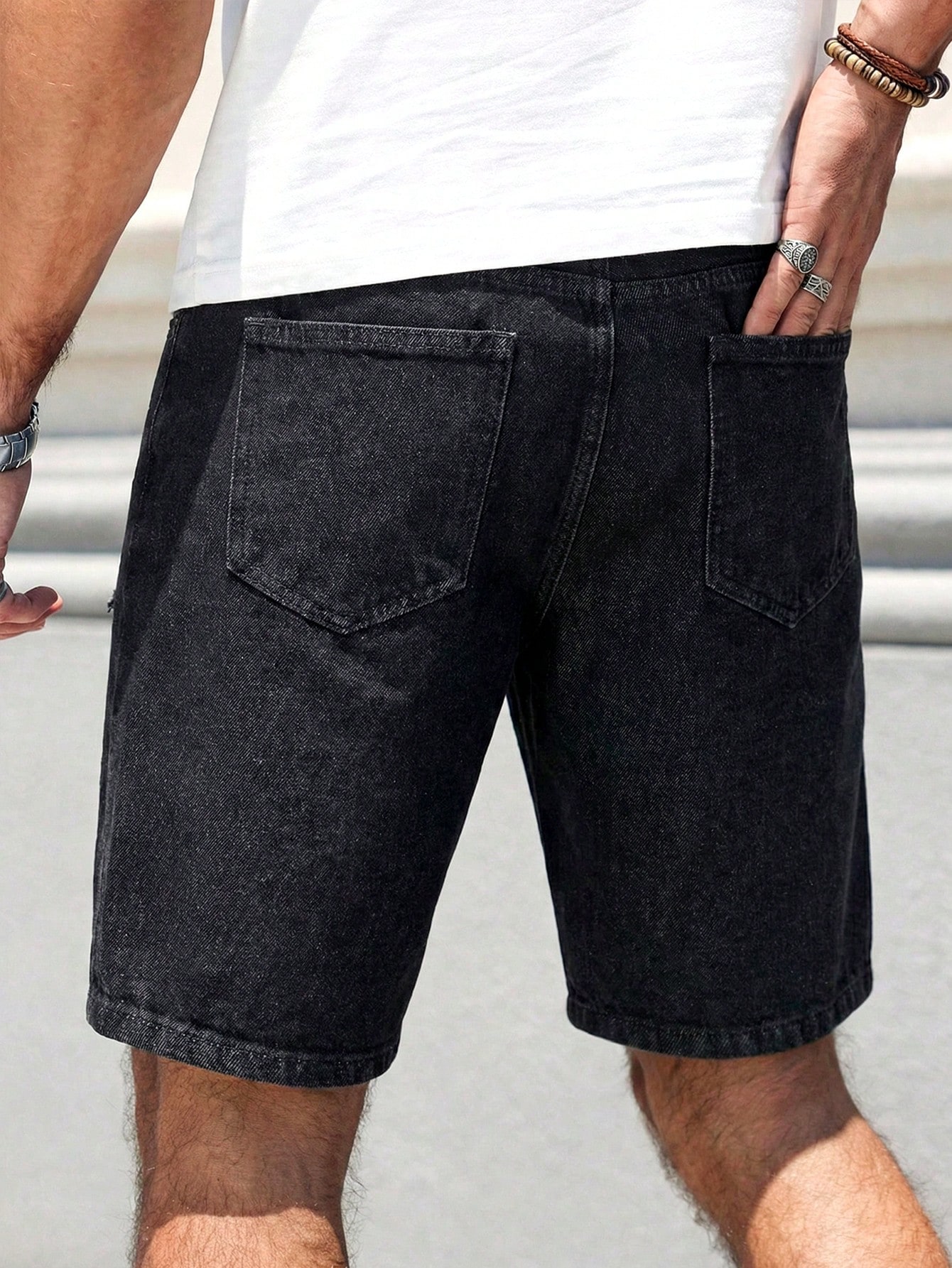 メンズ ブラック ダメージ加工 リップドデニムショートパンツ - Distressed Jean Rip のレビューと価格