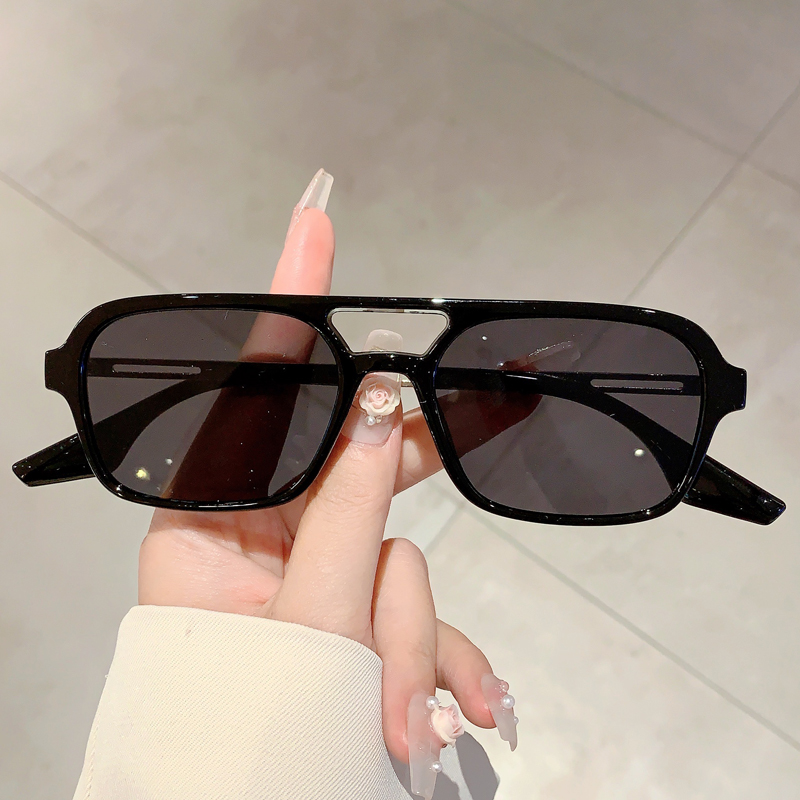 トレンドの女性用ダブルビームサングラス、スクエア型サマーサン - Street Fashion Glasses のレビューと価格