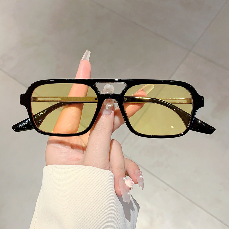 トレンドの女性用ダブルビームサングラス、スクエア型サマーサン - Street Fashion Glasses のレビューと価格