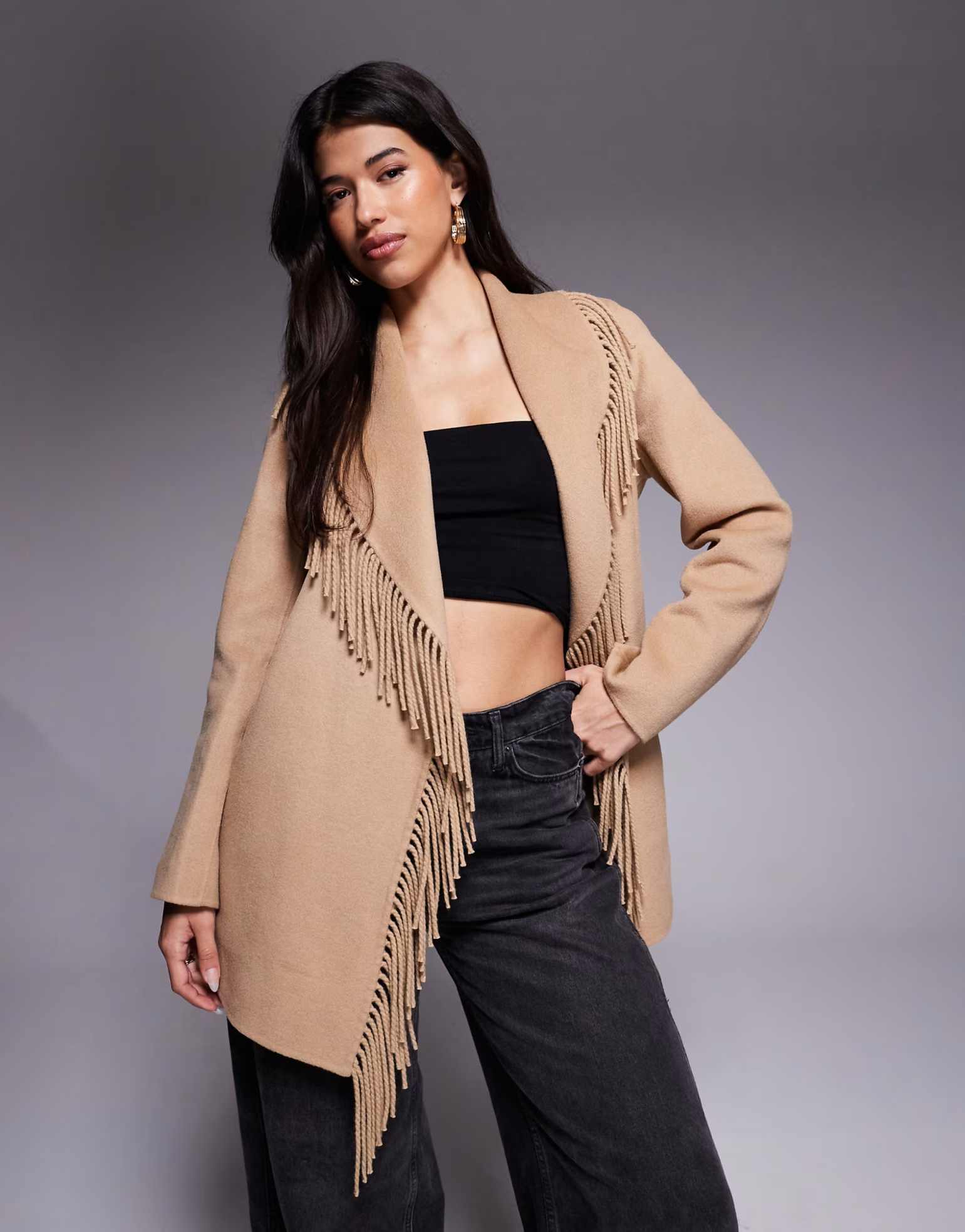 高級感のあるショールカラーのショートコート。ウール混素材で、 - Street Fashion Events のレビューと価格