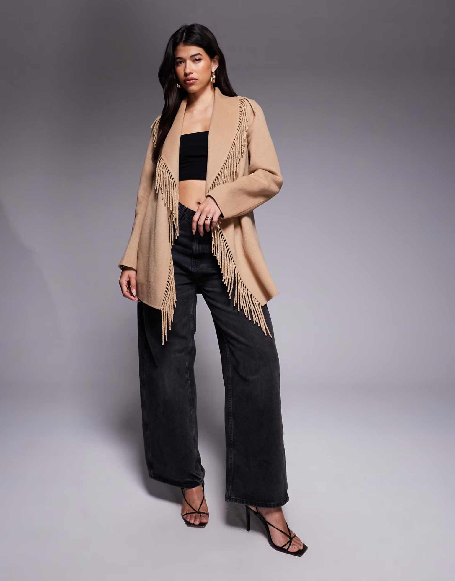 高級感のあるショールカラーのショートコート。ウール混素材で、 - Street Fashion Events のレビューと価格